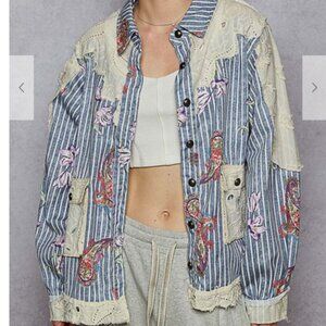 043.LS relaxed fit shacket top in denim with print,lace and eyelet patch,floral